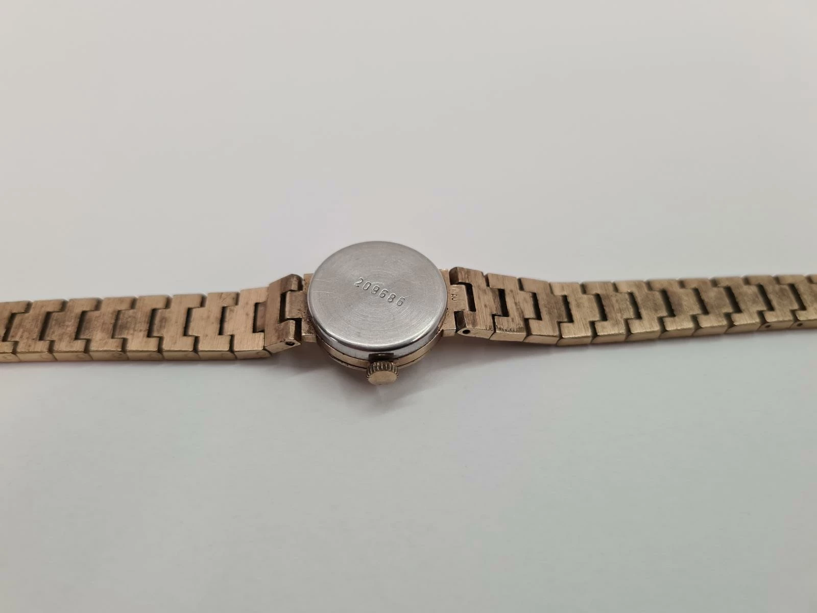 zegarek-czajka-damski-209686-ksztalt-koperty-okragla