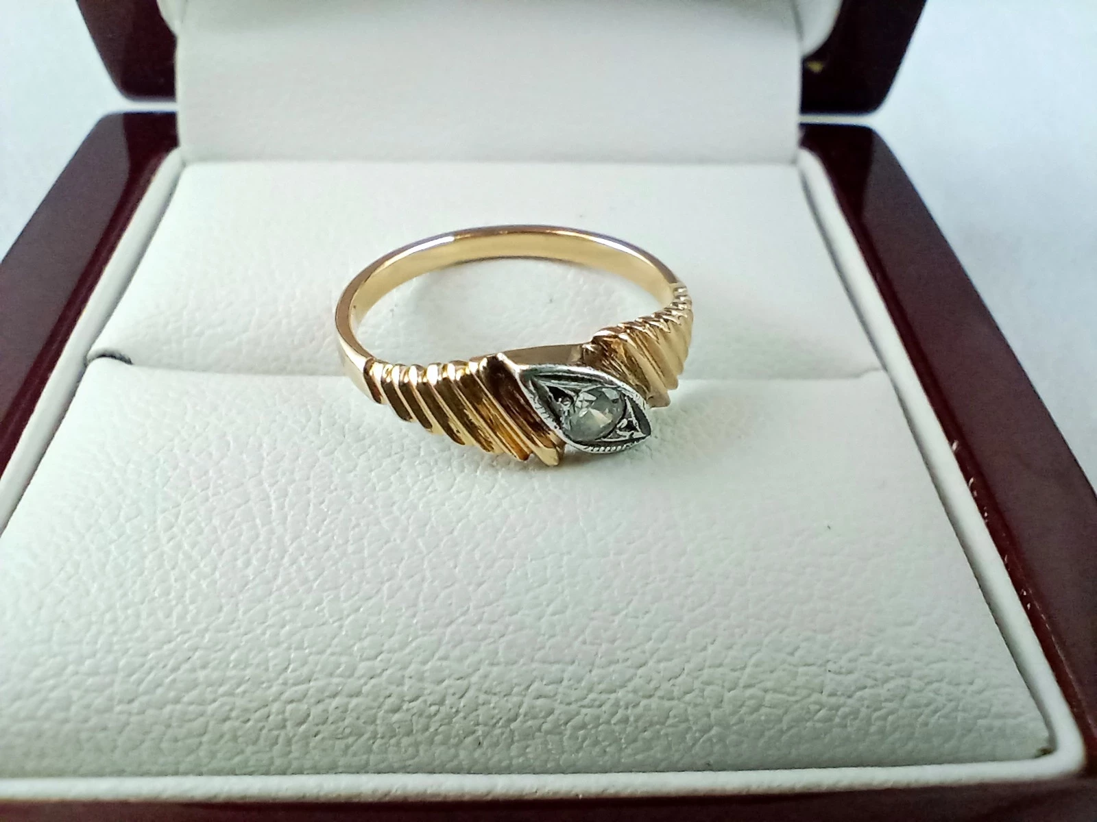 zloty-pierscionek-z-oczkiem-w-oczku-585-8-196gr-stan-11323-2