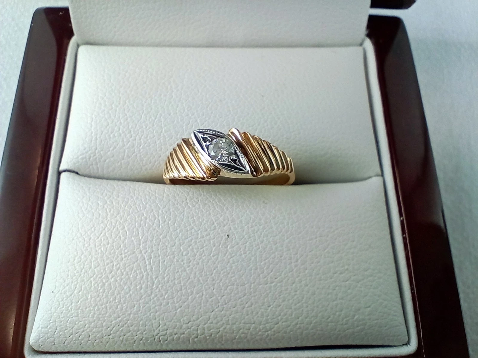 zloty-pierscionek-z-oczkiem-w-oczku-585-8-196gr-ean-gtin-5903772053456