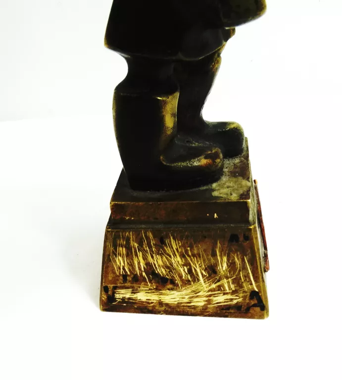 figurka-z-mosiadzu-maly-powstaniec-stan-do-renowacji