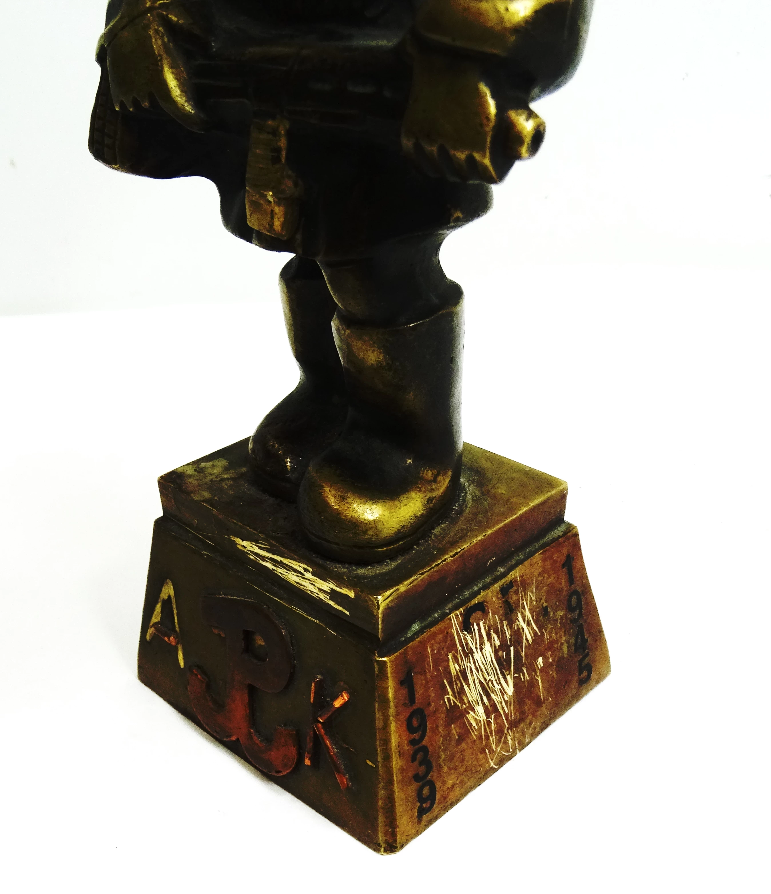 figurka-z-mosiadzu-maly-powstaniec-marymoncka-65-warszawa