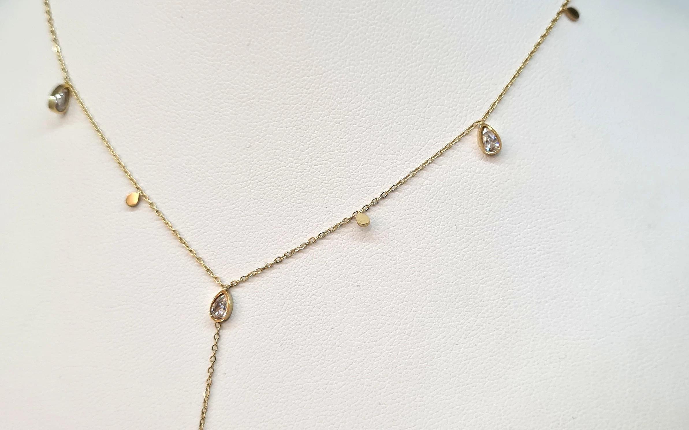 lancuszek-krawatka-cyrkonie-stal-stan-powystawowy