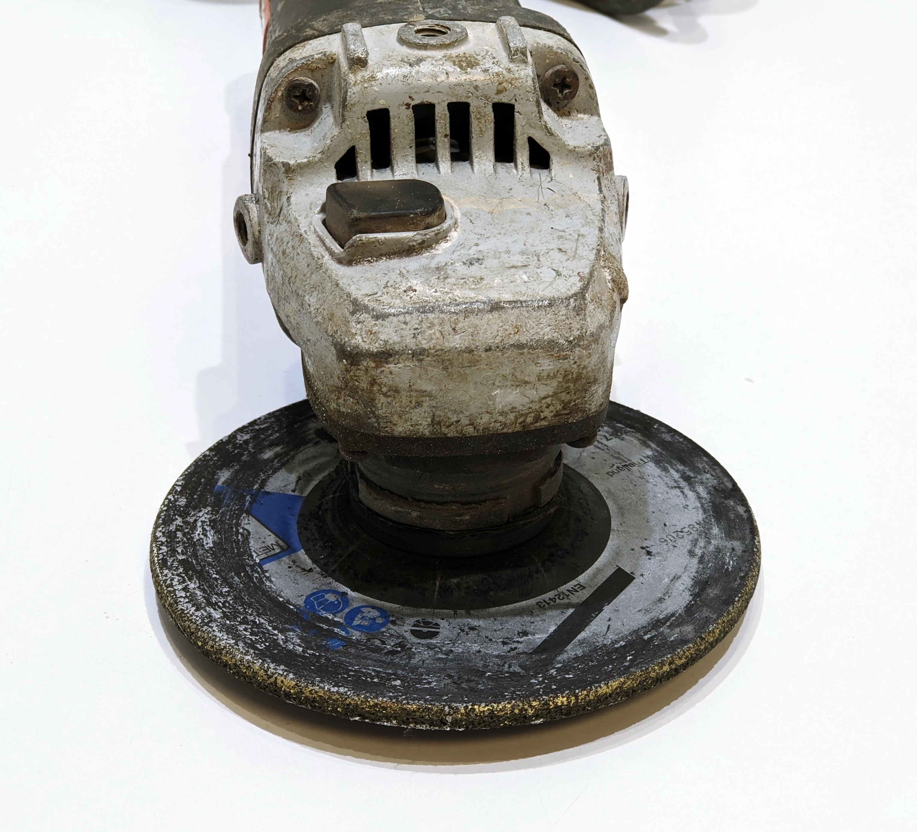 szlifierka-katowa-blackdecker-700-w-marka-inny-producent