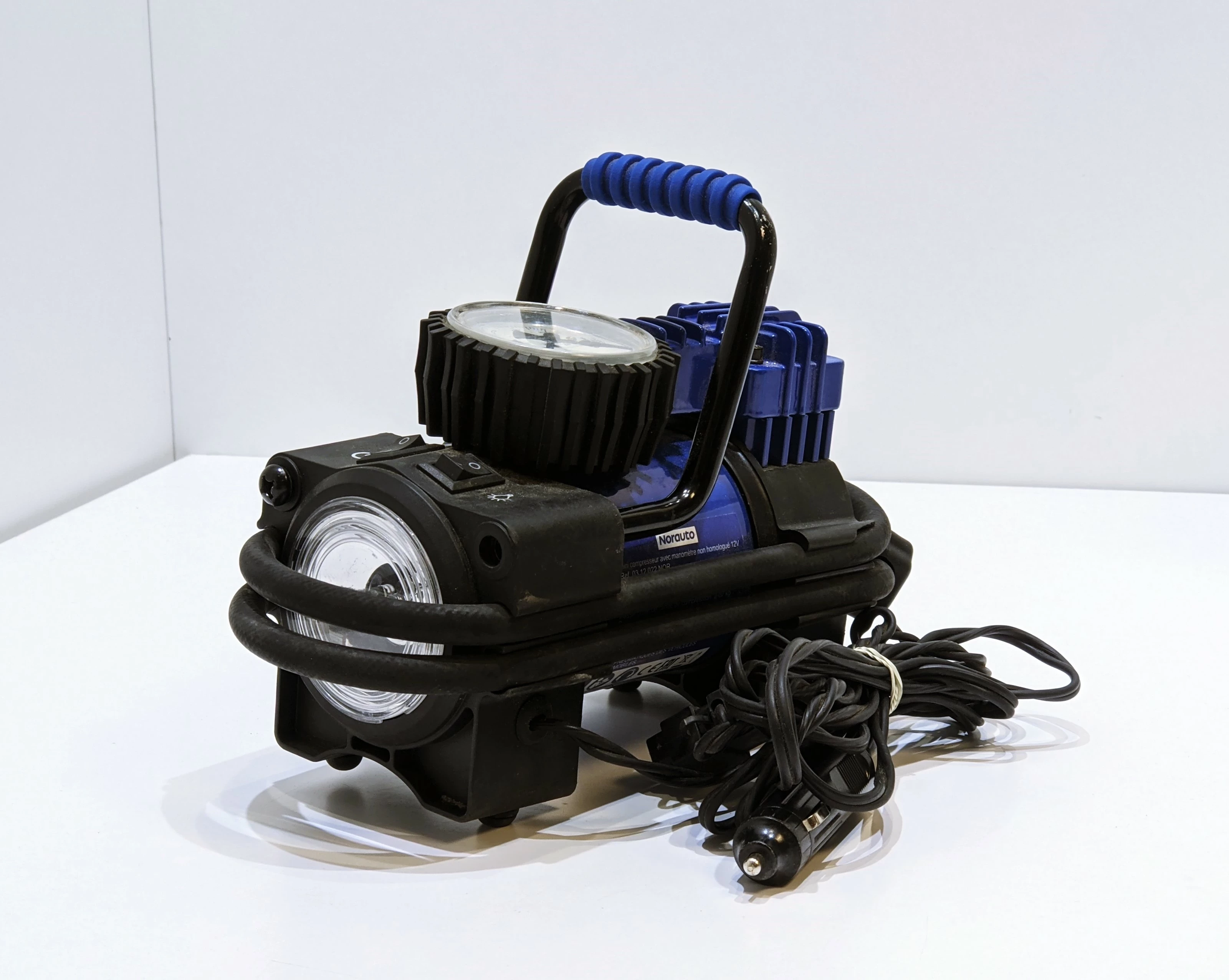 norauto-kompresor-12v-v1000-lampa-led-stan-uzywany