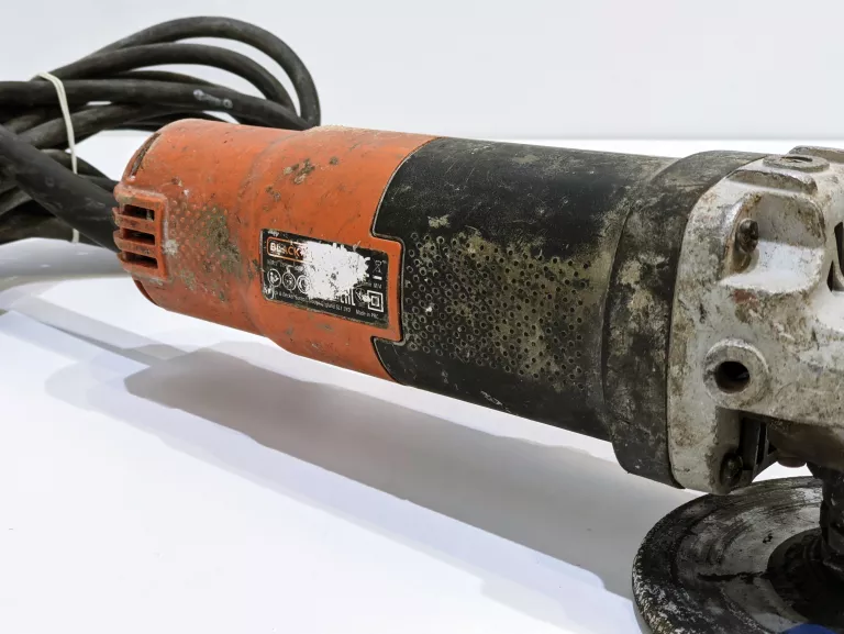 szlifierka-katowa-blackdecker-700-w-rodzaj-zasilania-sieciowa