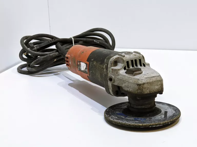 szlifierka-katowa-blackdecker-700-w-stan-uzywany