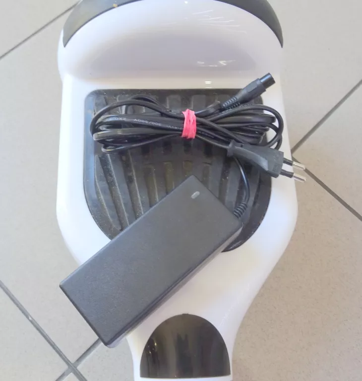deskorolka-elektryczna-opticum-ladowarka-kod-producenta-wheels-6-white