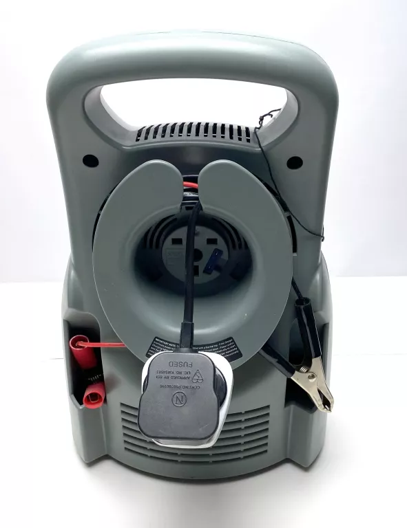 HALFORDS BATTERY CHARGER