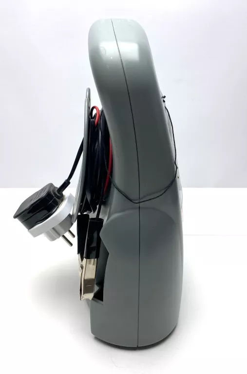 HALFORDS BATTERY CHARGER