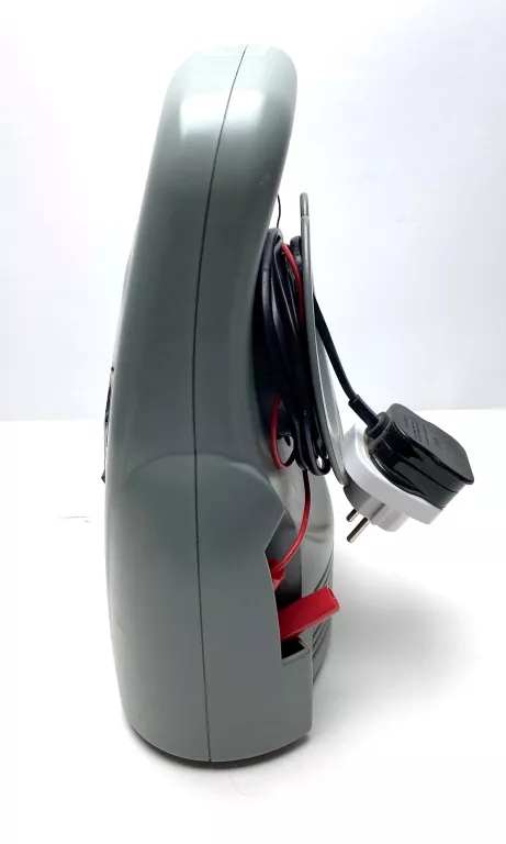 HALFORDS BATTERY CHARGER