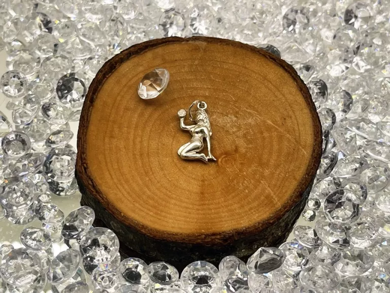 PRZEPIĘKNA SREBNA ZAWIESZKA ZNAK ZODIAKU PANNA 925