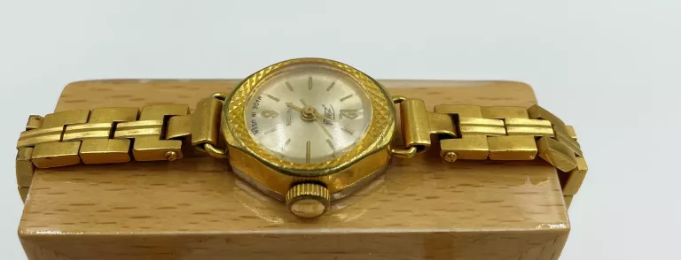 zegarek-zaria-17-jewels-made-in-ussr-ksztalt-koperty-owalna