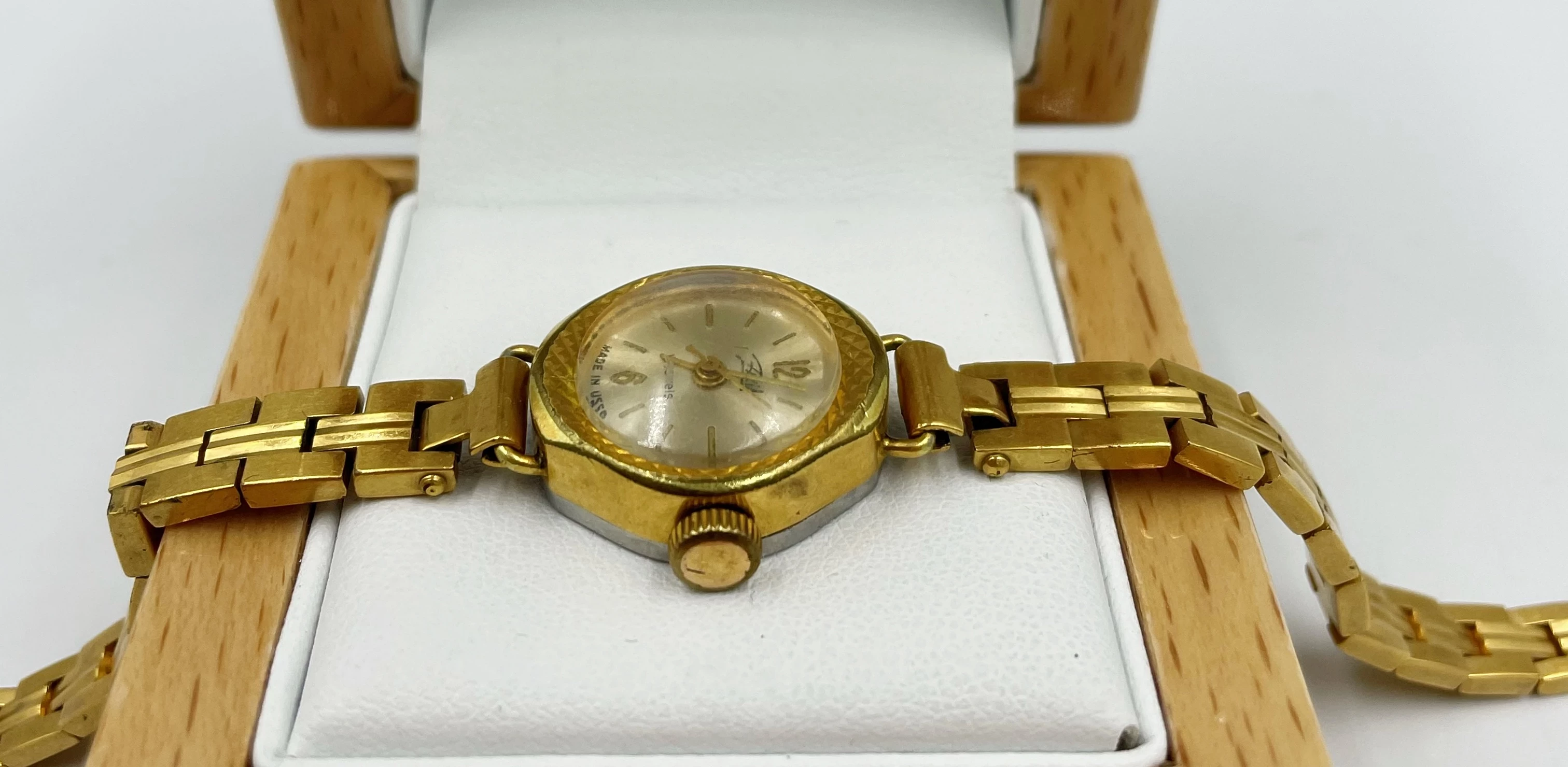 zegarek-zaria-17-jewels-made-in-ussr-stan-nie-wymaga-renowacji