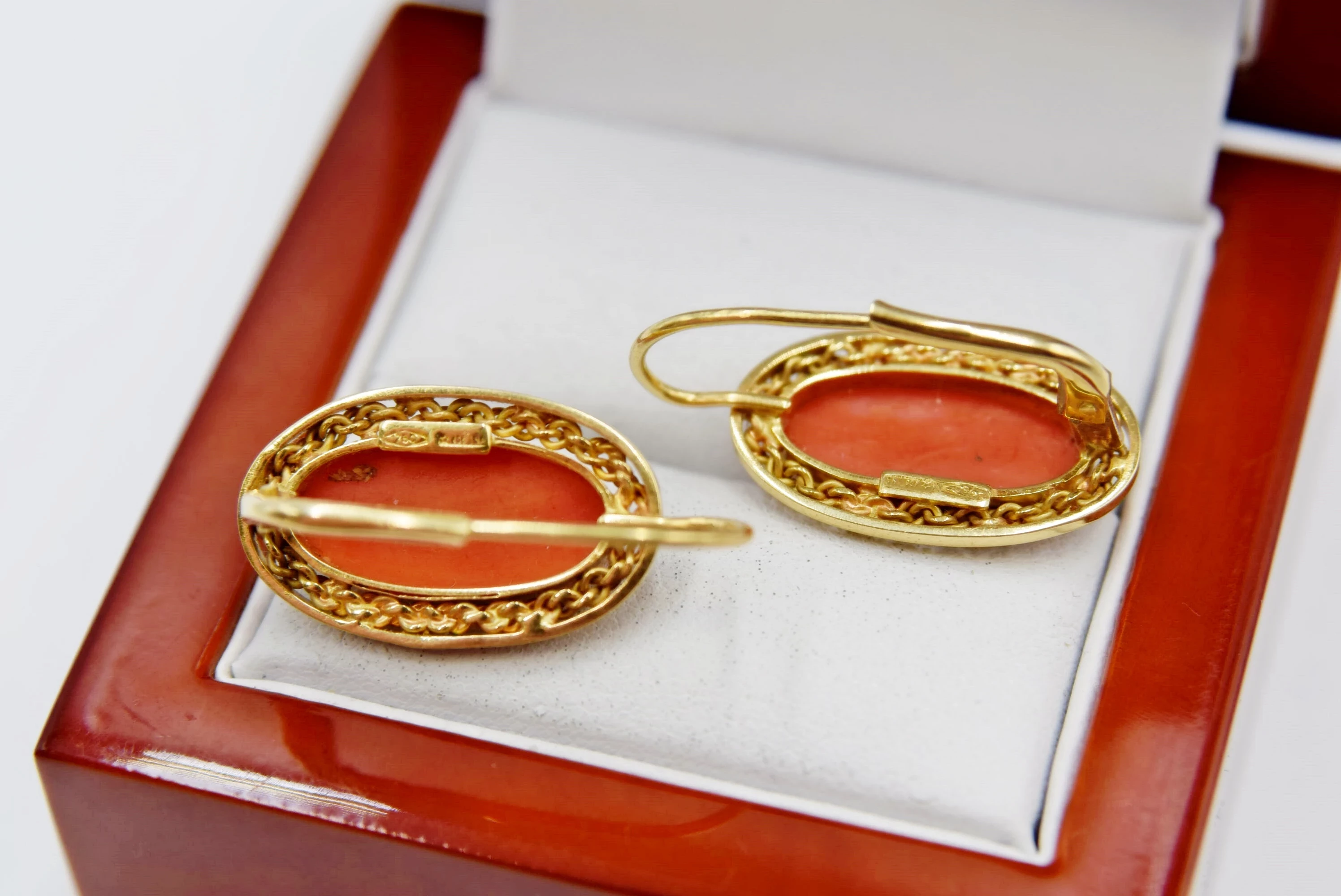 zlote-kolczyki-z-koralem-pr-750-741g-25cm-marka-inna-marka