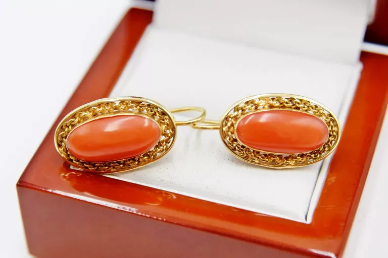 zlote-kolczyki-z-koralem-pr-750-741g-25cm-stan-uzywany