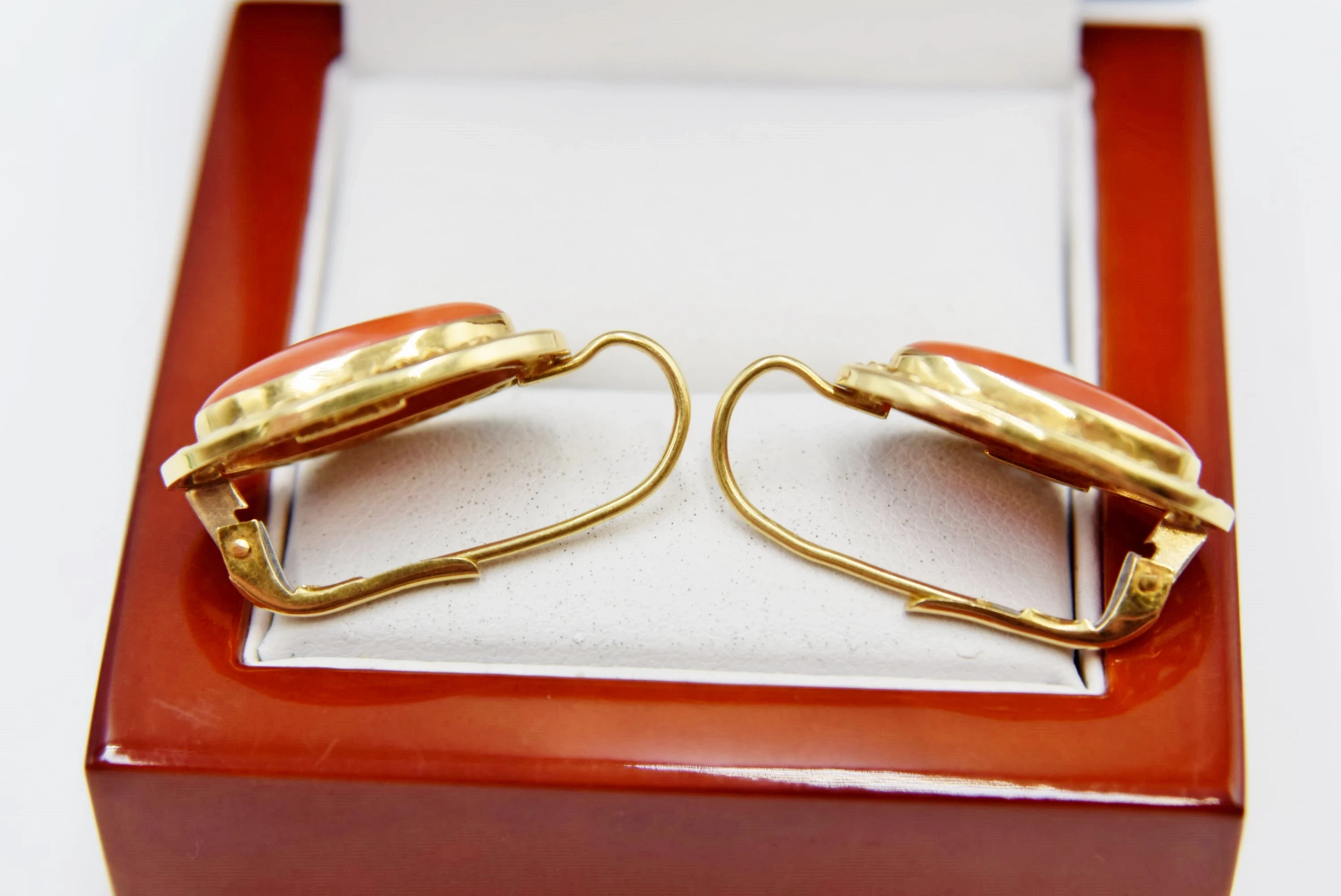 zlote-kolczyki-z-koralem-pr-750-741g-25cm-rodzaj-wyrob-jubilerski