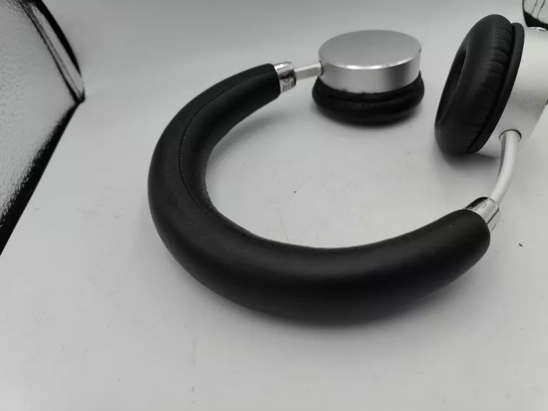 sluchawki-pioneer-se-mj561bt-transmisja-sygnalu-bluetooth