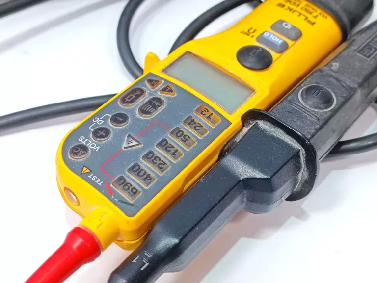WSKAŹNIK NAPIĘCIA FLUKE T150 4016977