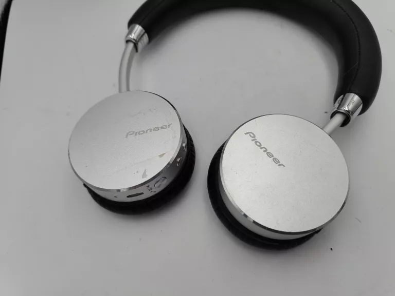 sluchawki-pioneer-se-mj561bt-stan-uzywany