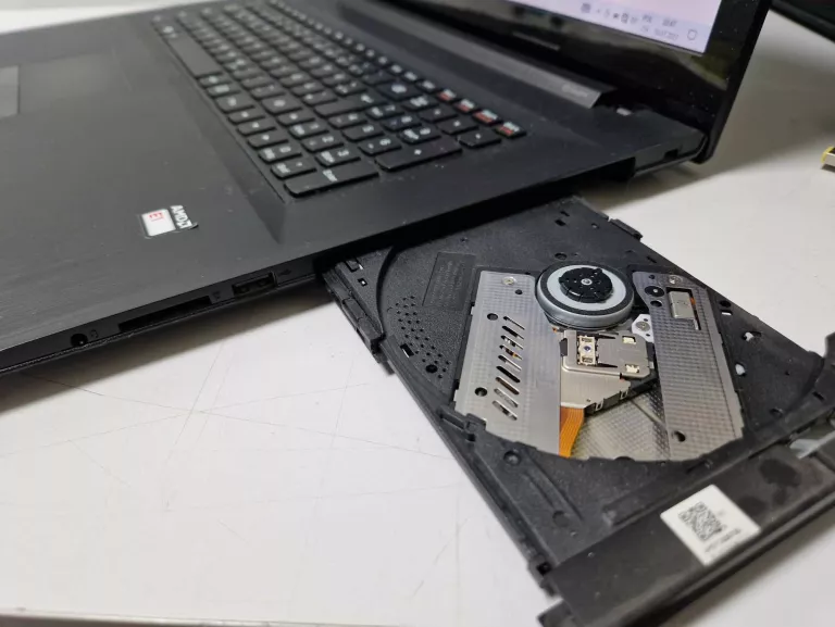 LAPTOP LENOVO G70-35 E1-6010/4GB/240/DVD-RW