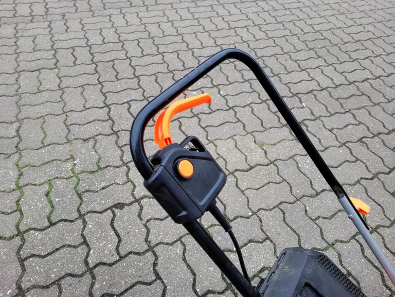 KOSIARKA ELEKTRYCZNA 1300W 30L 33CM HANDY YK1333