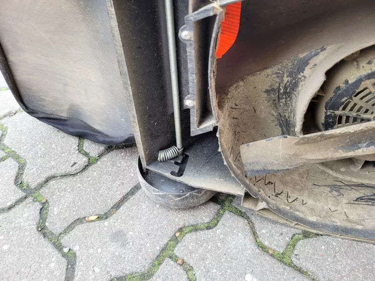 KOSIARKA ELEKTRYCZNA 1300W 30L 33CM HANDY YK1333