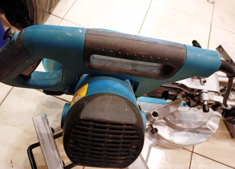 UKOŚNICA Z POSUWEM LS1018L MAKITA