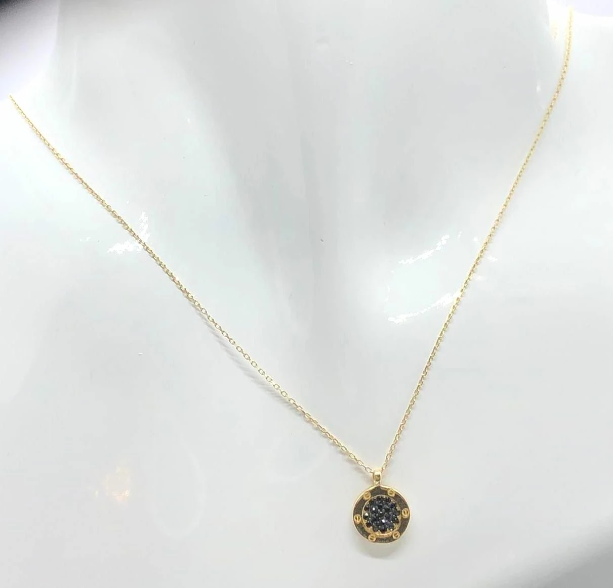 delikatny-lancuszek-z-czarnym-kamieniami-585-marka-inna-marka