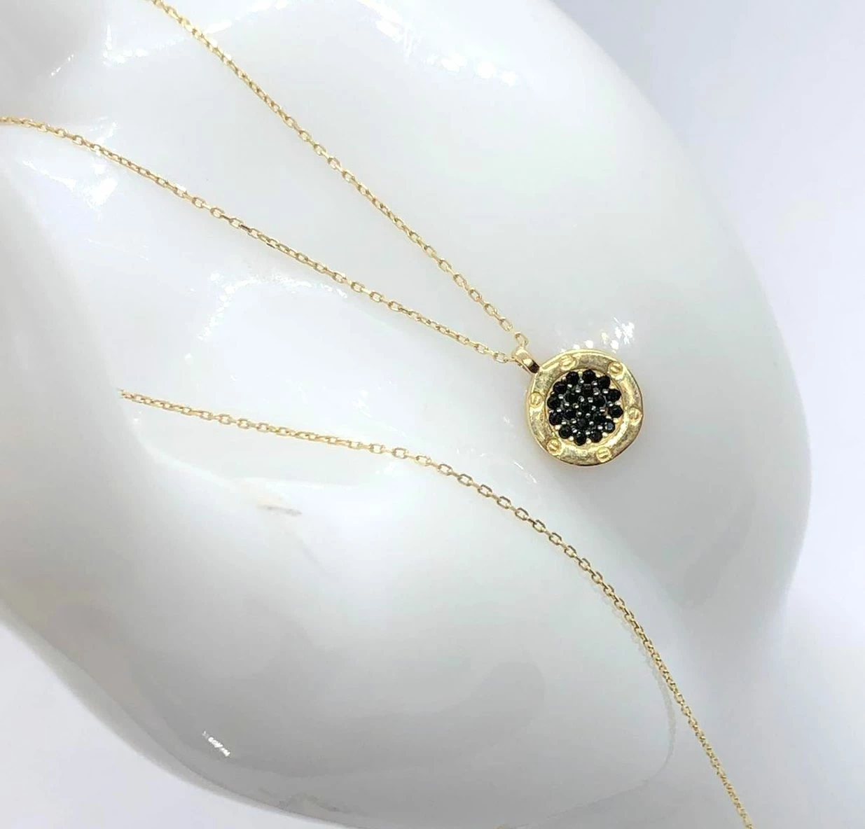 delikatny-lancuszek-z-czarnym-kamieniami-585-al-legionow-5030-lomza