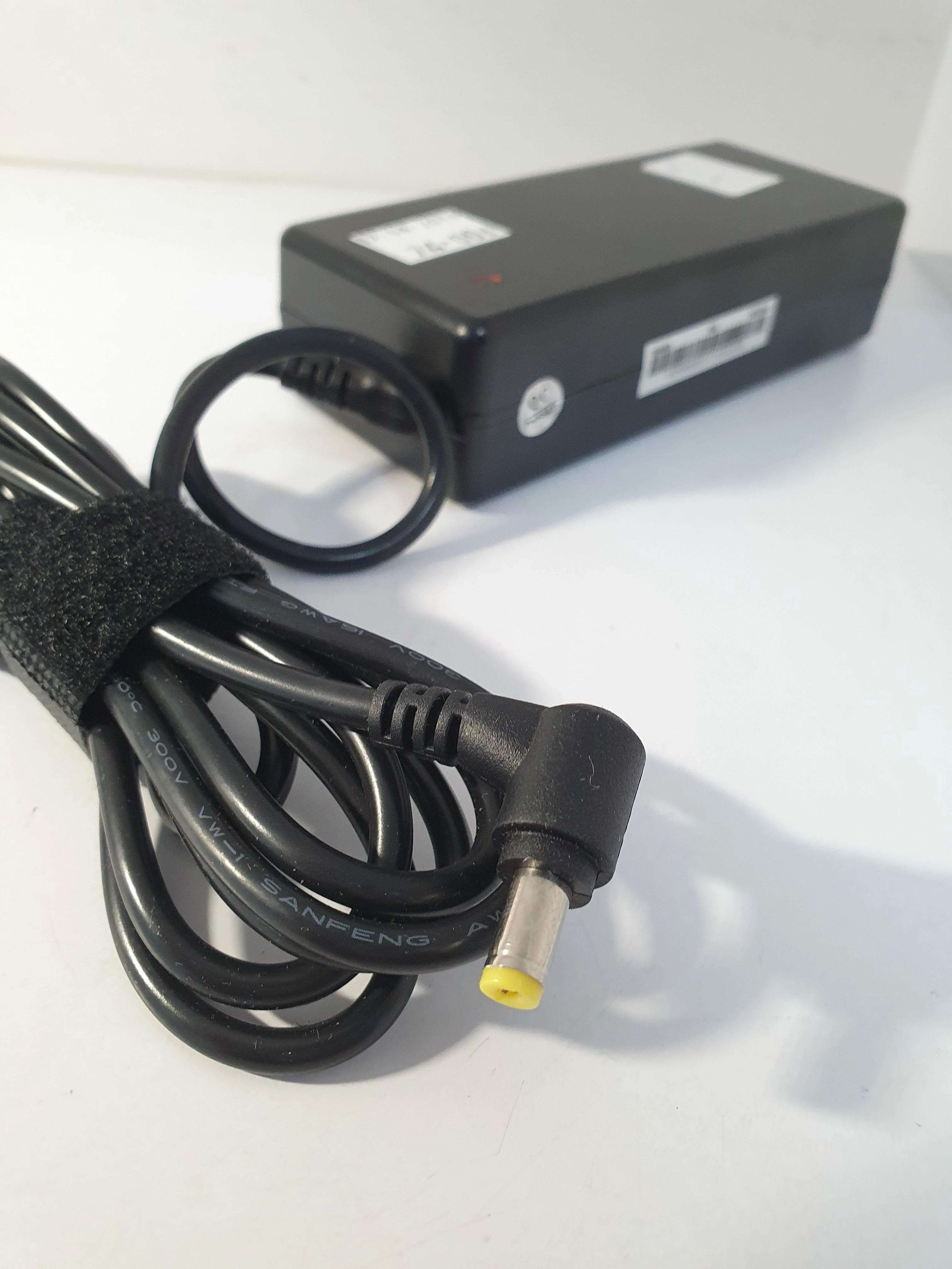 zasilacz-do-laptopa-stan-uzywany