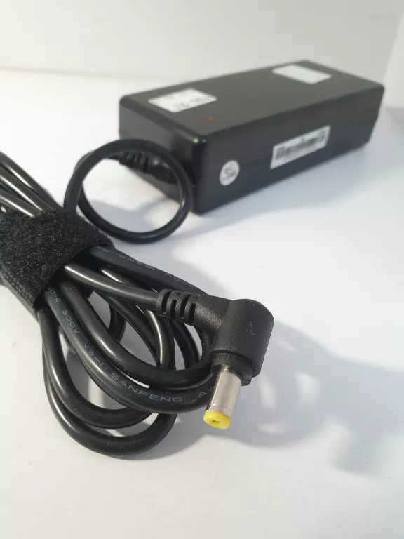 zasilacz-do-laptopa-stan-uzywany