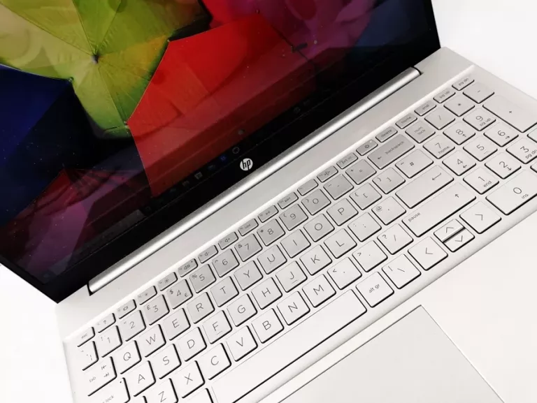 LAPTOP HP 15-EH0511SA RYZEN 5 4500U/8GB