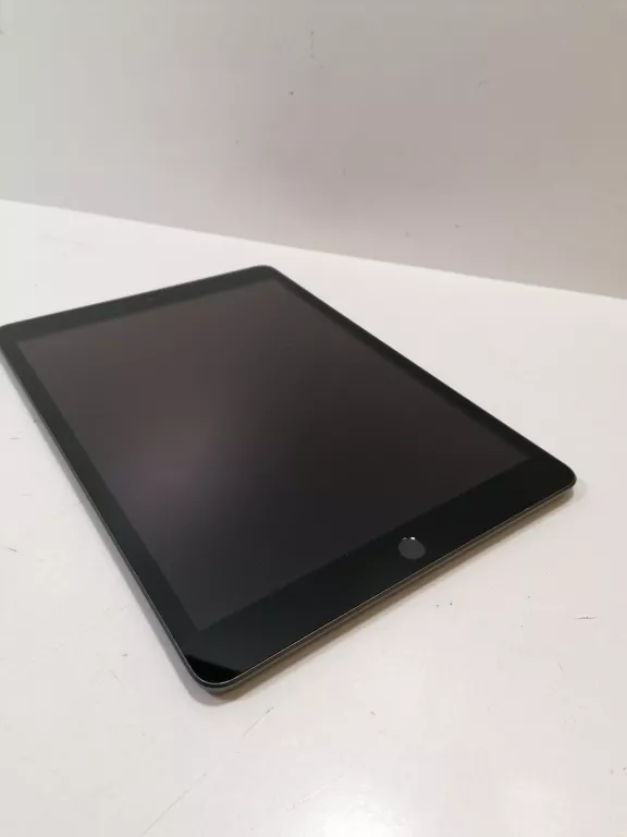 TABLET IPAD 8 GENERACJI A2429 MYMH2FD/A