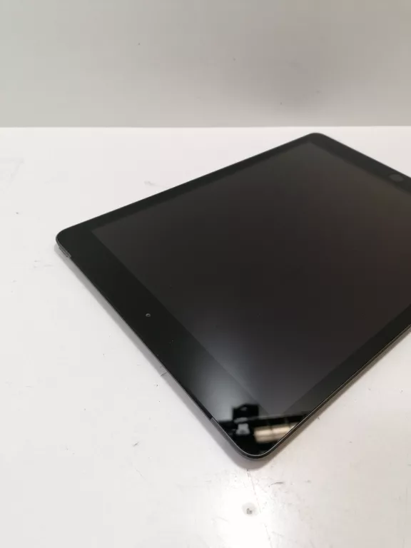 TABLET IPAD 8 GENERACJI A2429 MYMH2FD/A
