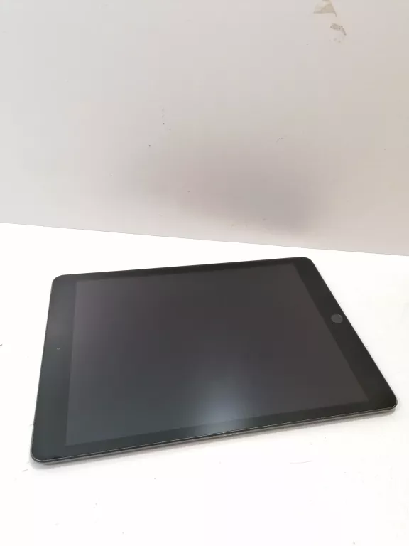 TABLET IPAD 8 GENERACJI A2429 MYMH2FD/A