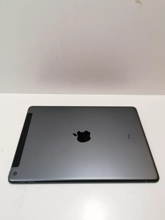 TABLET IPAD 8 GENERACJI A2429 MYMH2FD/A