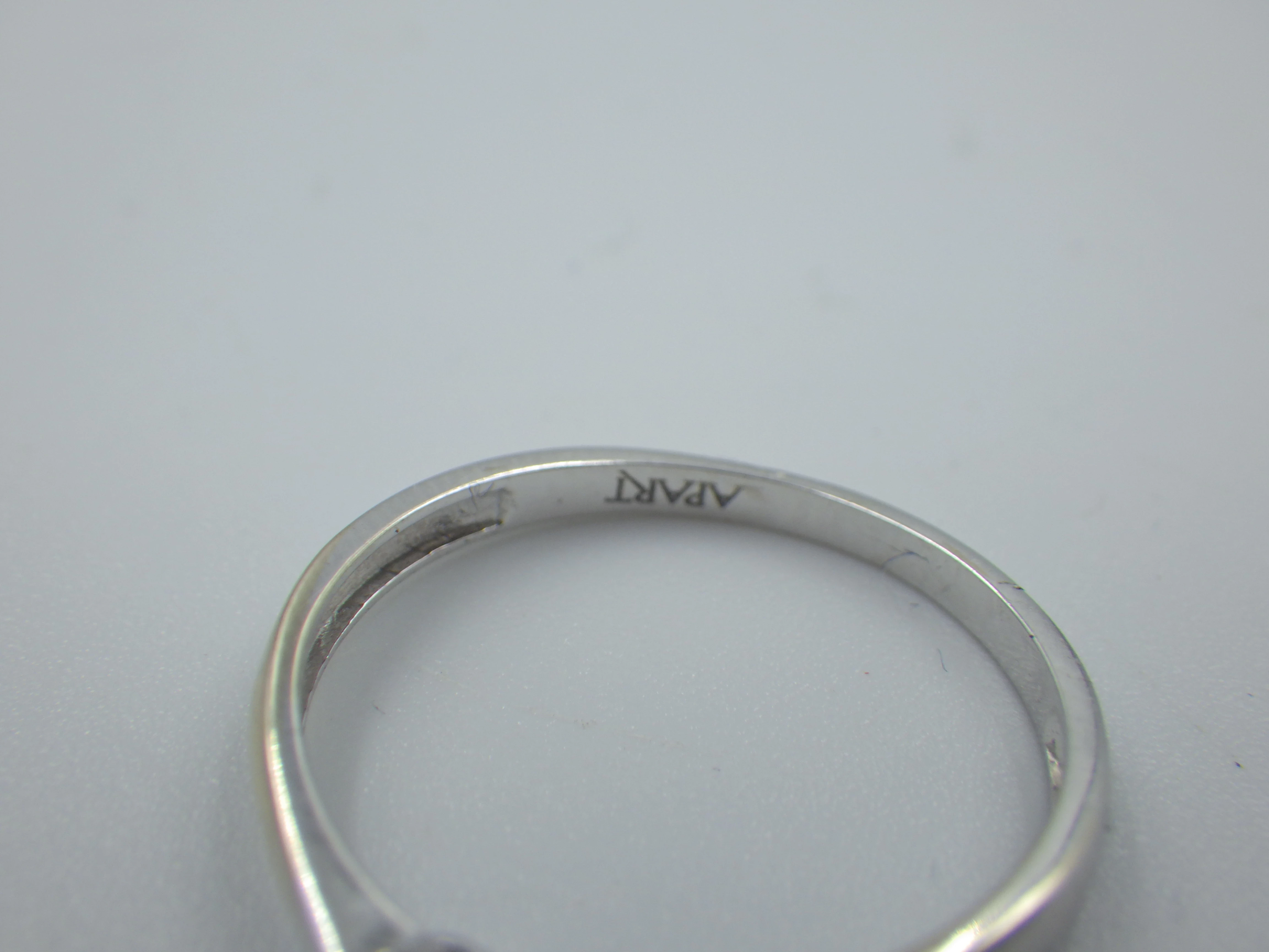 pierscionek-z-diamentem-apart-zloto-585-142g-rozmiarsrednica-wew-mm-151733