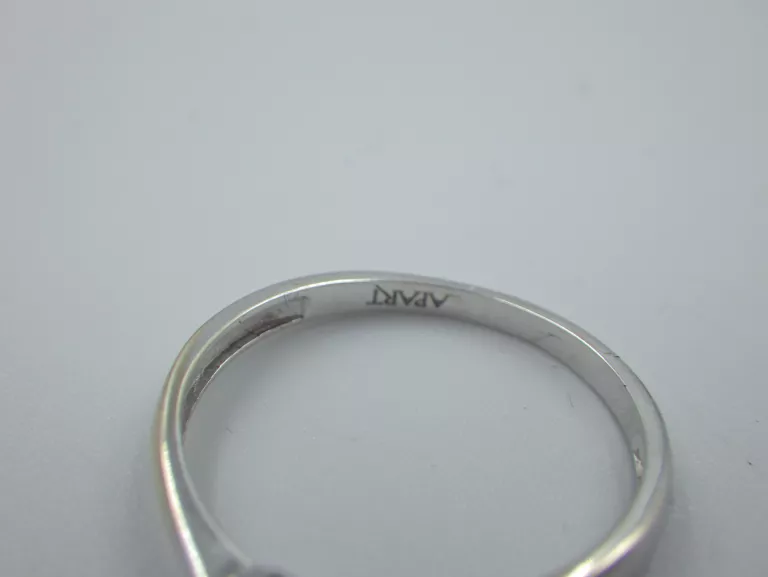 pierscionek-z-diamentem-apart-zloto-585-142g-rozmiarsrednica-wew-mm-151733
