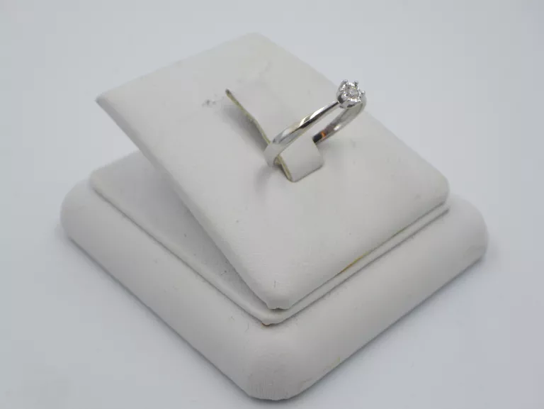 pierscionek-z-diamentem-apart-zloto-585-142g-rodzaj-klasyczne