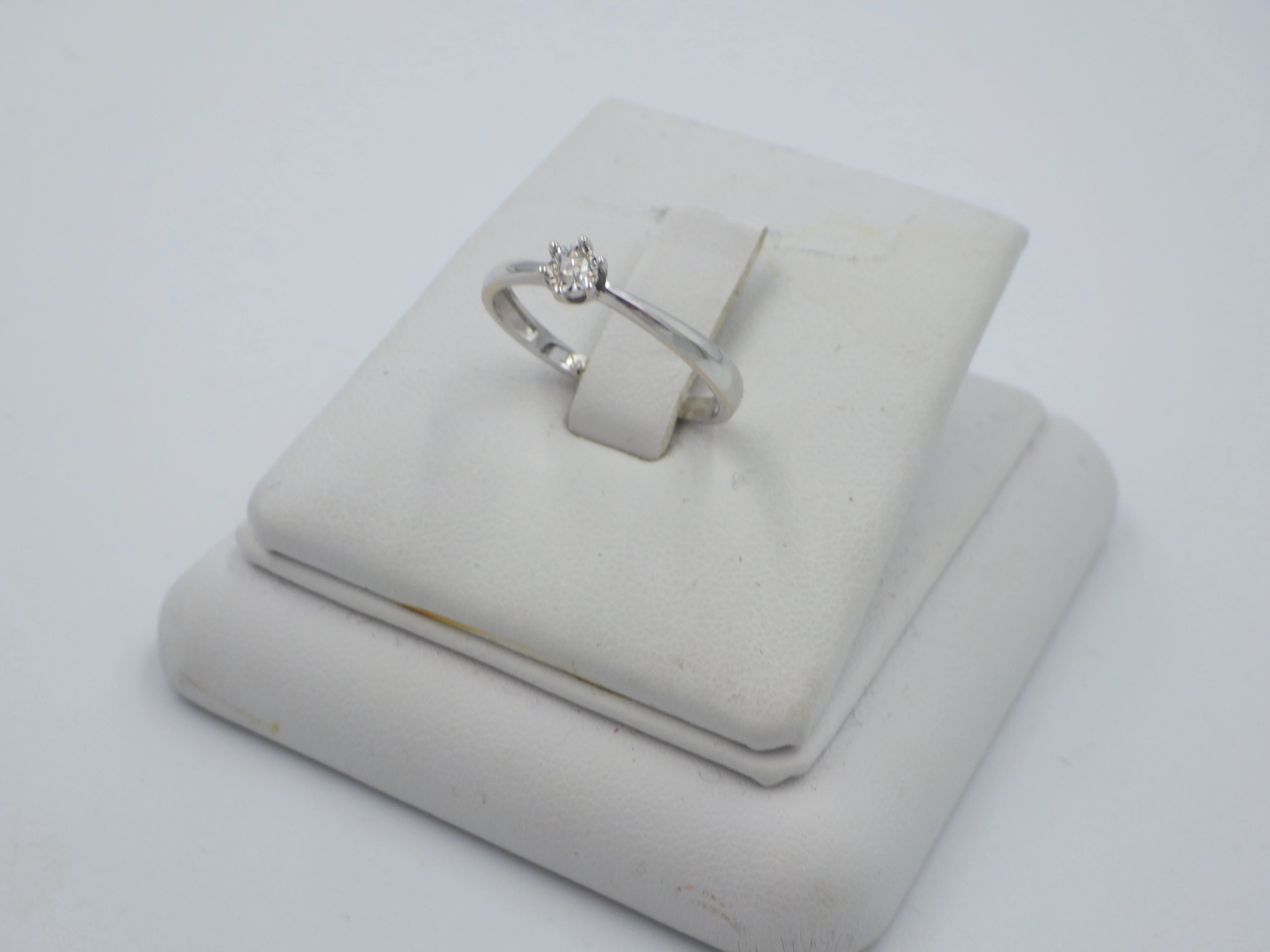 pierscionek-z-diamentem-apart-zloto-585-142g-material-zloto-biale