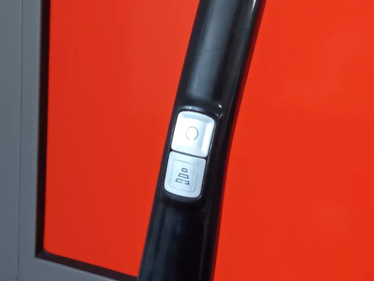 odkurzacz-electrolux-ergorapido-li-21-opis-kolor-dominujacy-czarny