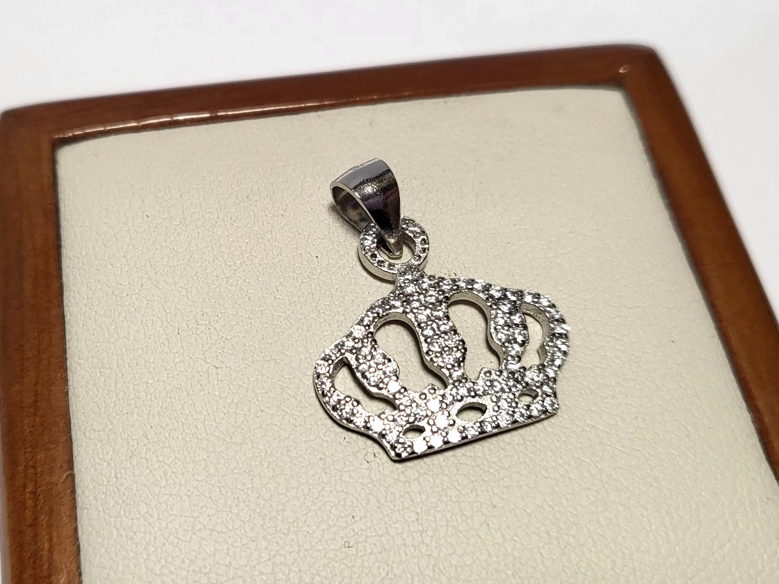przepiekna-zawieszka-srebro-p925-korona-cyrkonie-marka-inna-marka