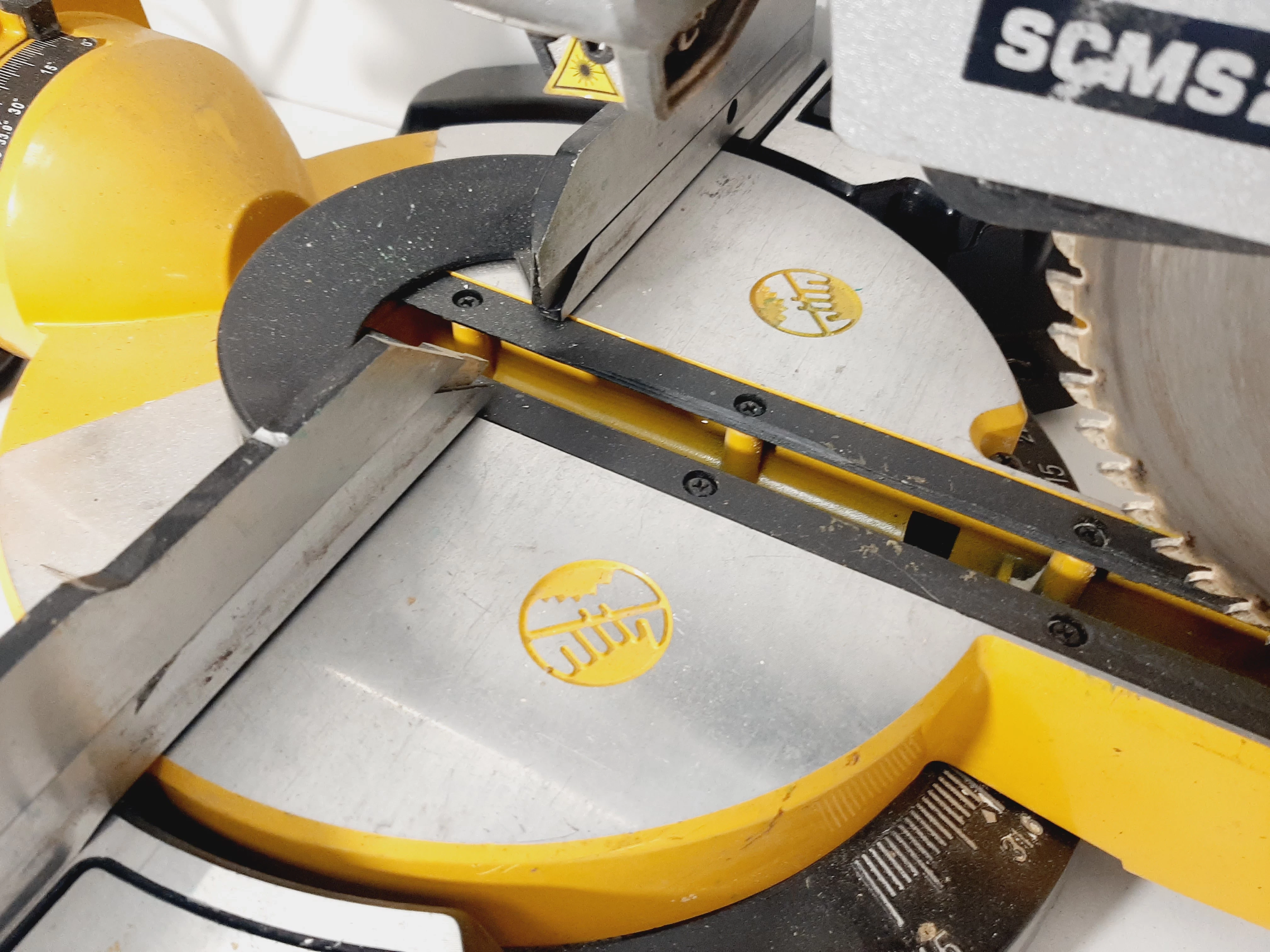 pila-ukosnica-jcb-scms210-marka-jcb