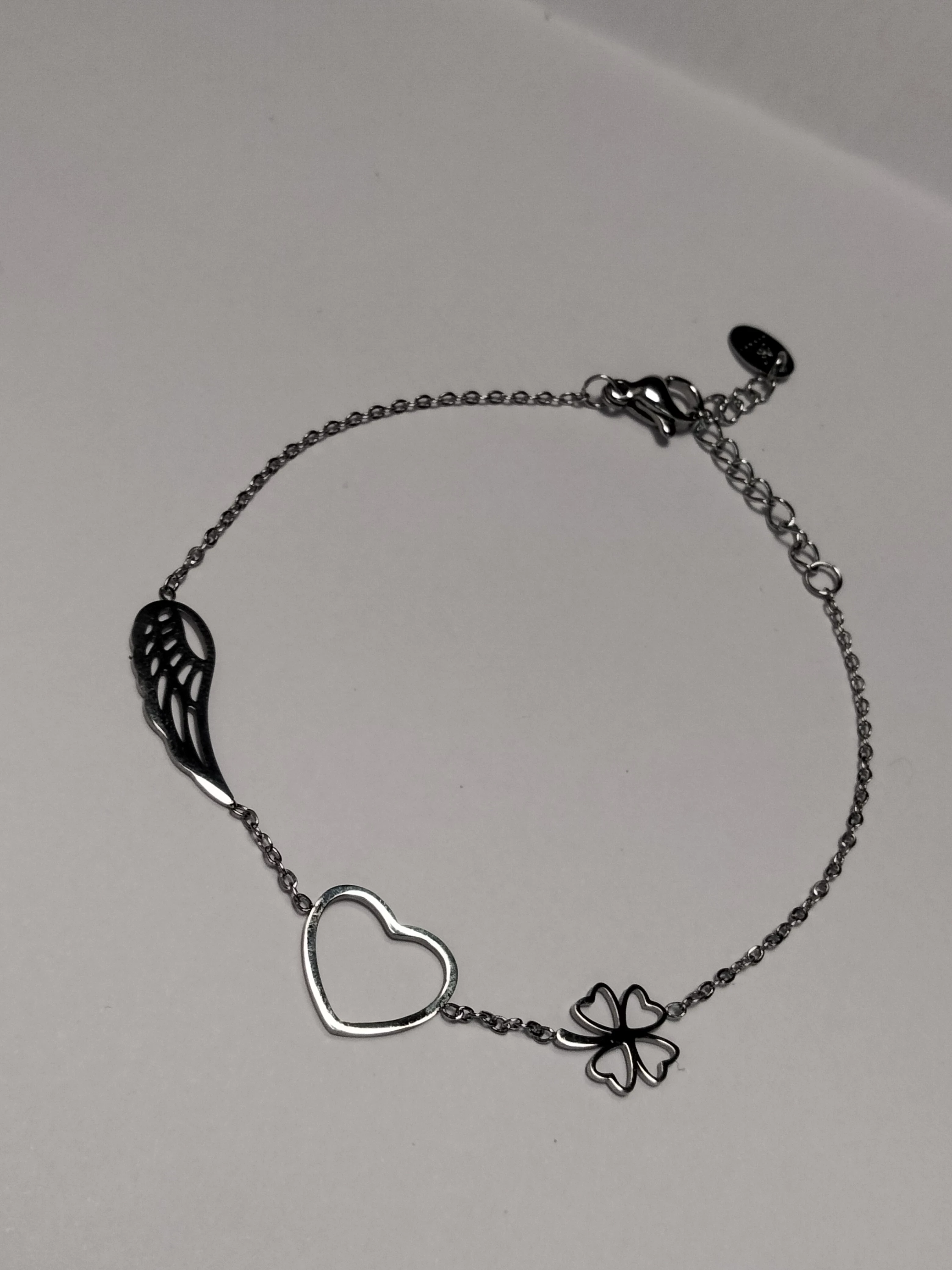 bransoletka-stalowa-serduszko-skrzydelko-koniczyna-stan-uzywany