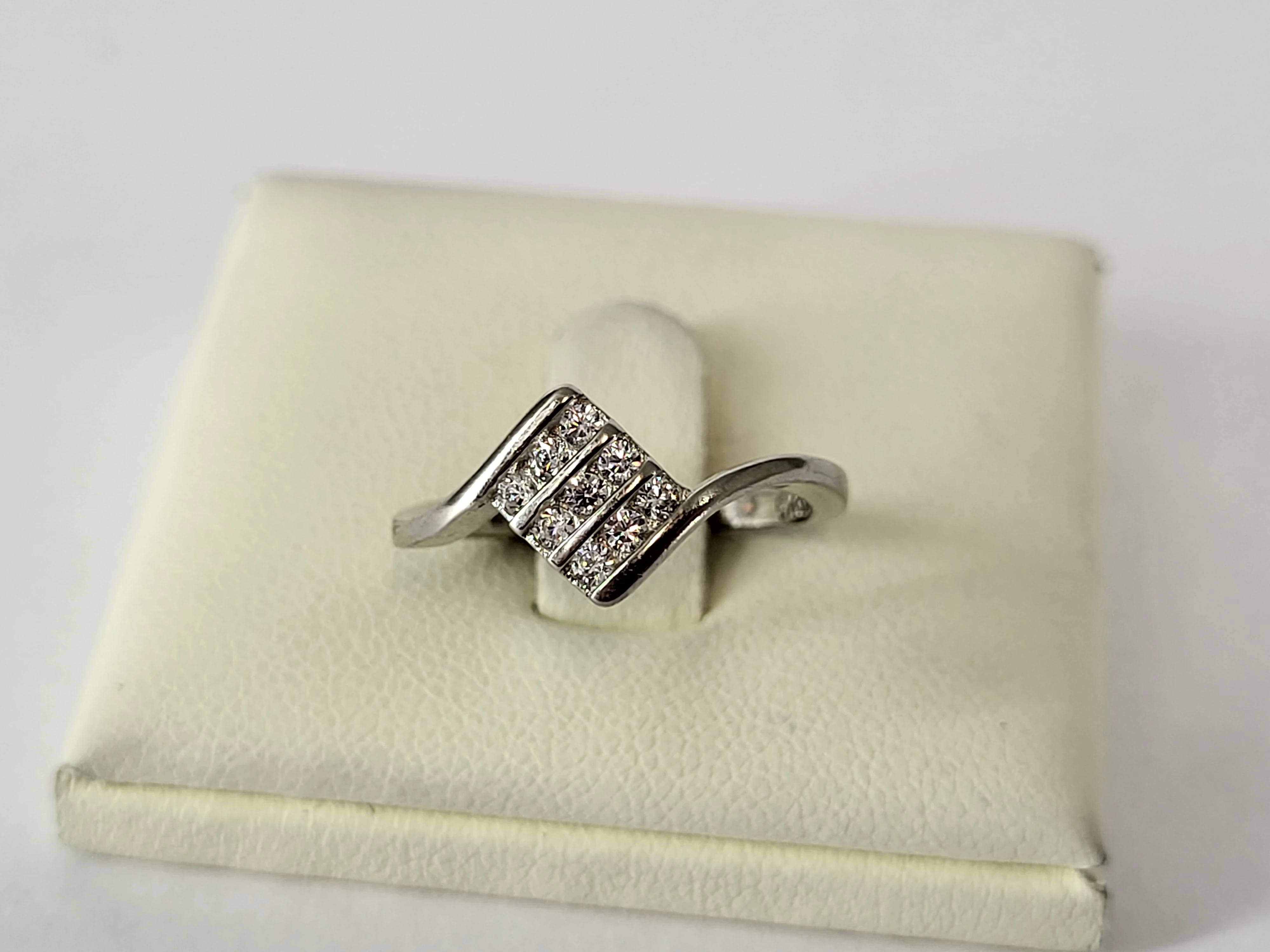 piekny-srebrny-pierscionek-190g-p925-r12-rodzaj-wyrob-jubilerski