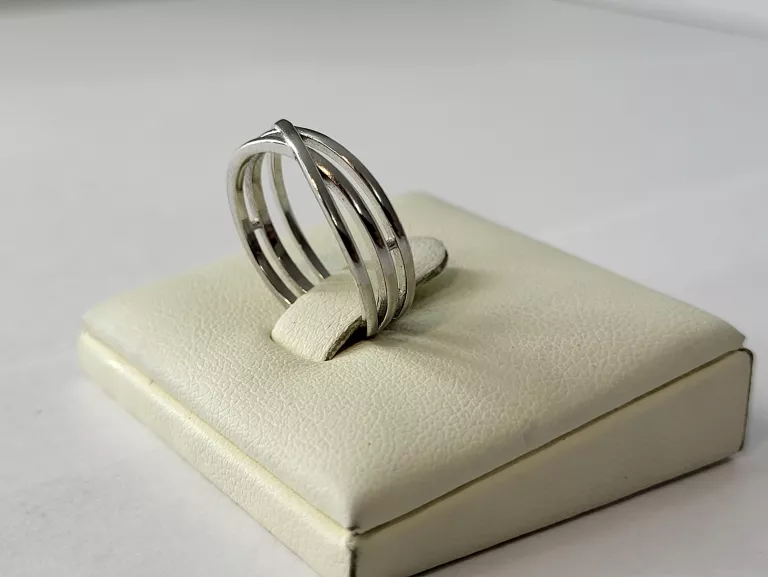 sliczny-srebrny-pierscionek-200g-r12-p925-rodzaj-wyrob-jubilerski