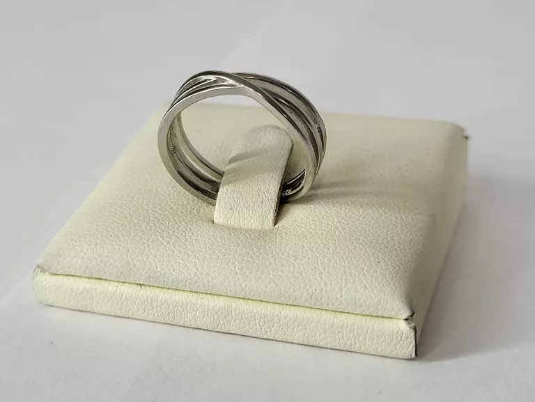 sliczny-srebrny-pierscionek-200g-r12-p925-stan-nowy