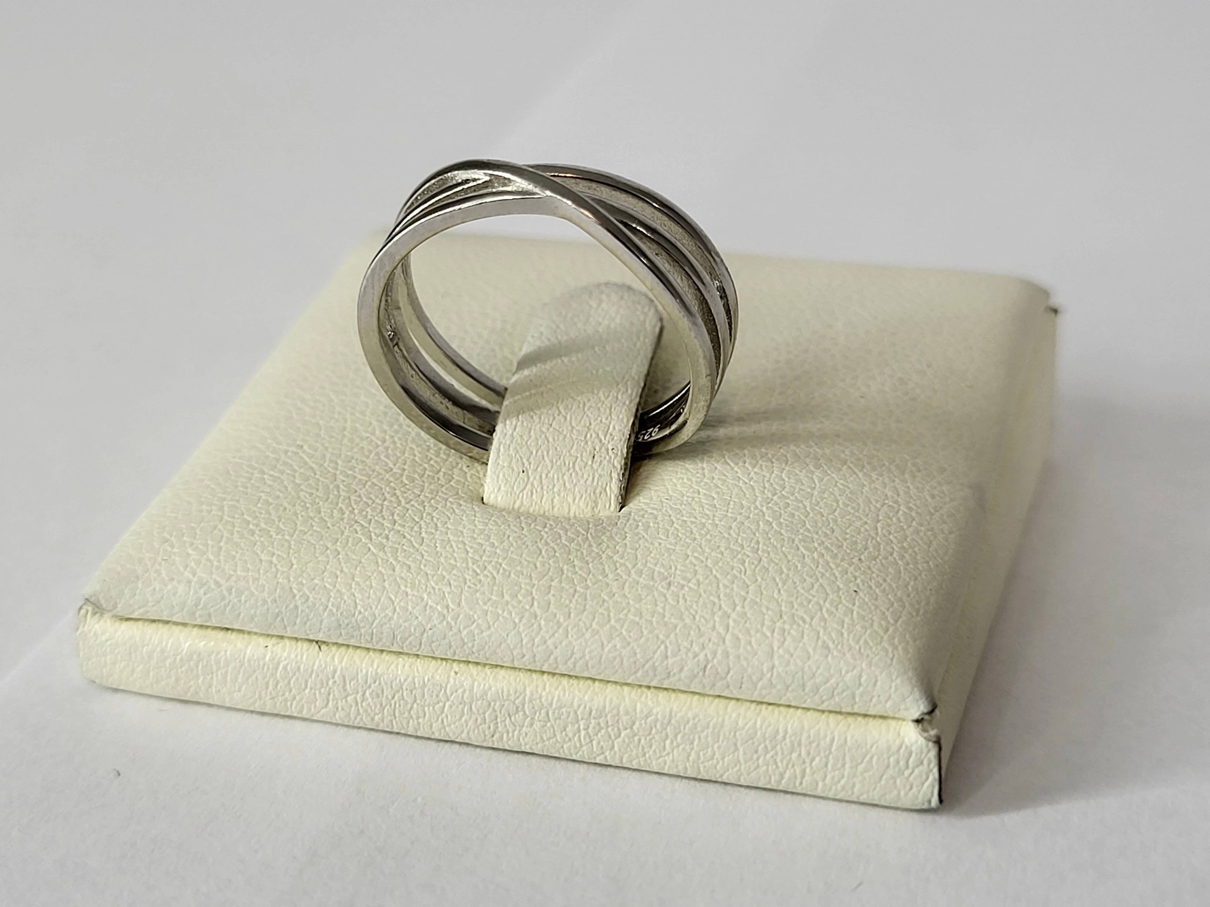 sliczny-srebrny-pierscionek-200g-r12-p925-stan-nowy