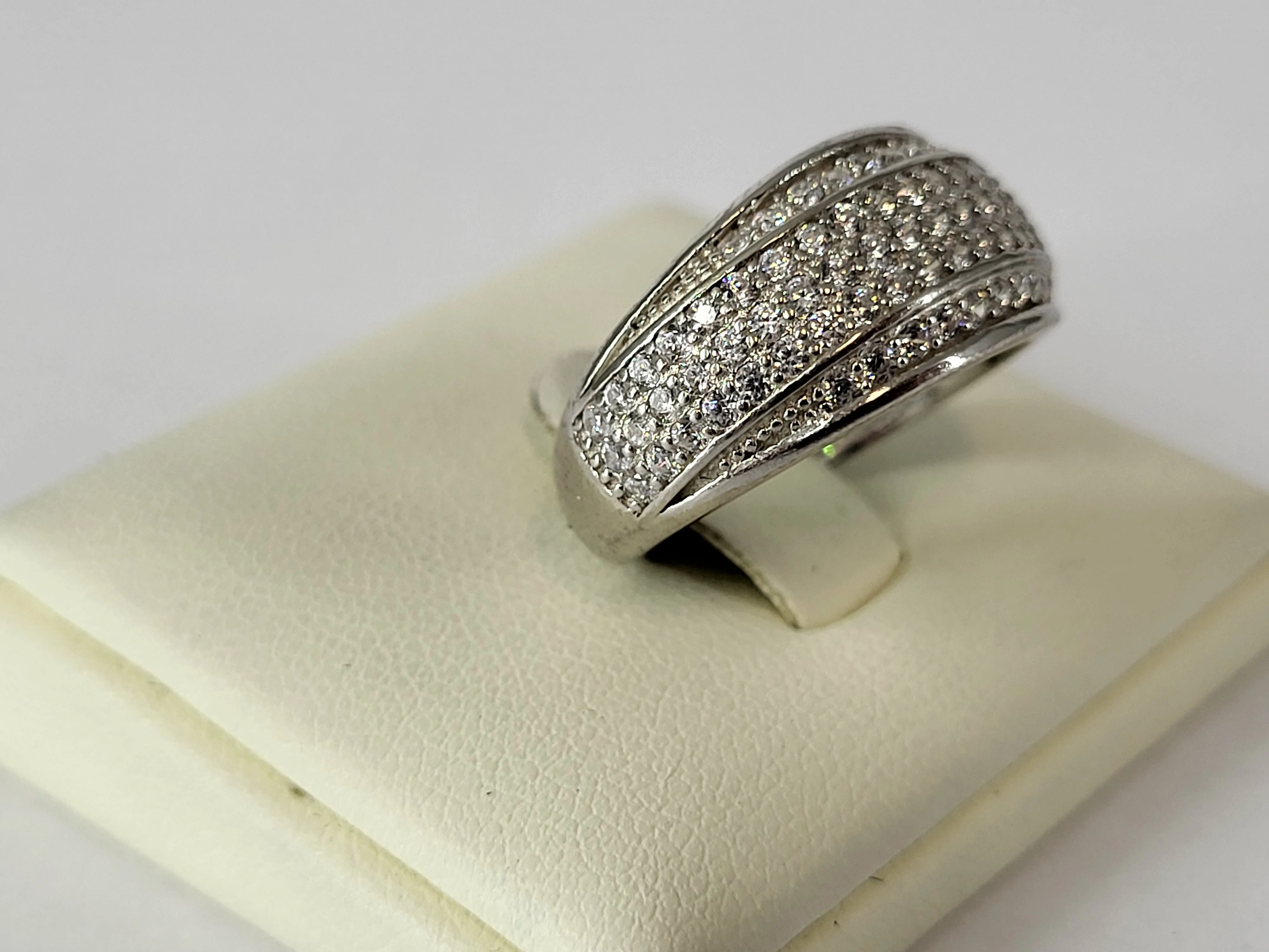 piekny-srebrny-pierscionek-580g-r14-p925-kamien-cyrkonia