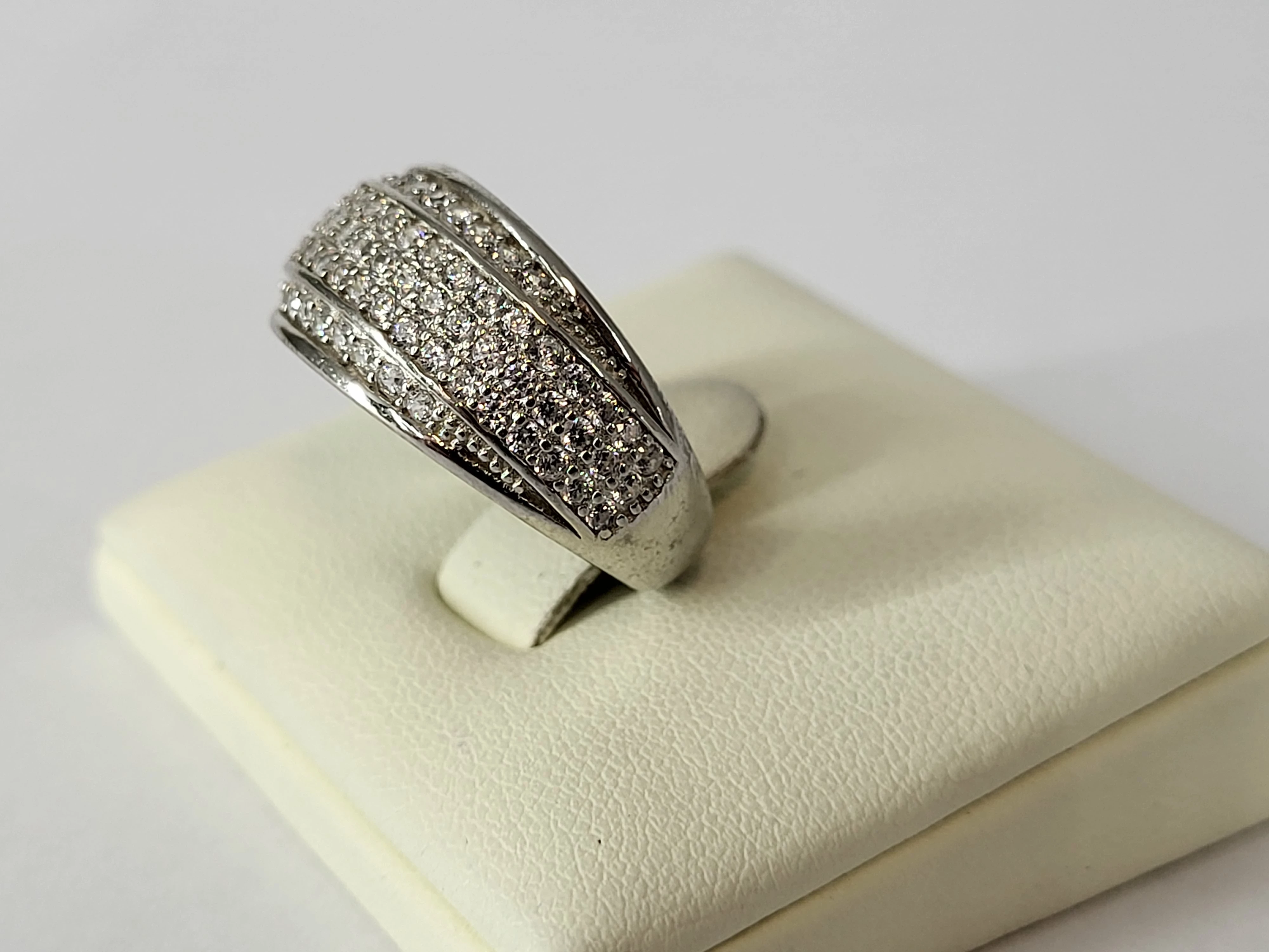 piekny-srebrny-pierscionek-580g-r14-p925-material-srebro